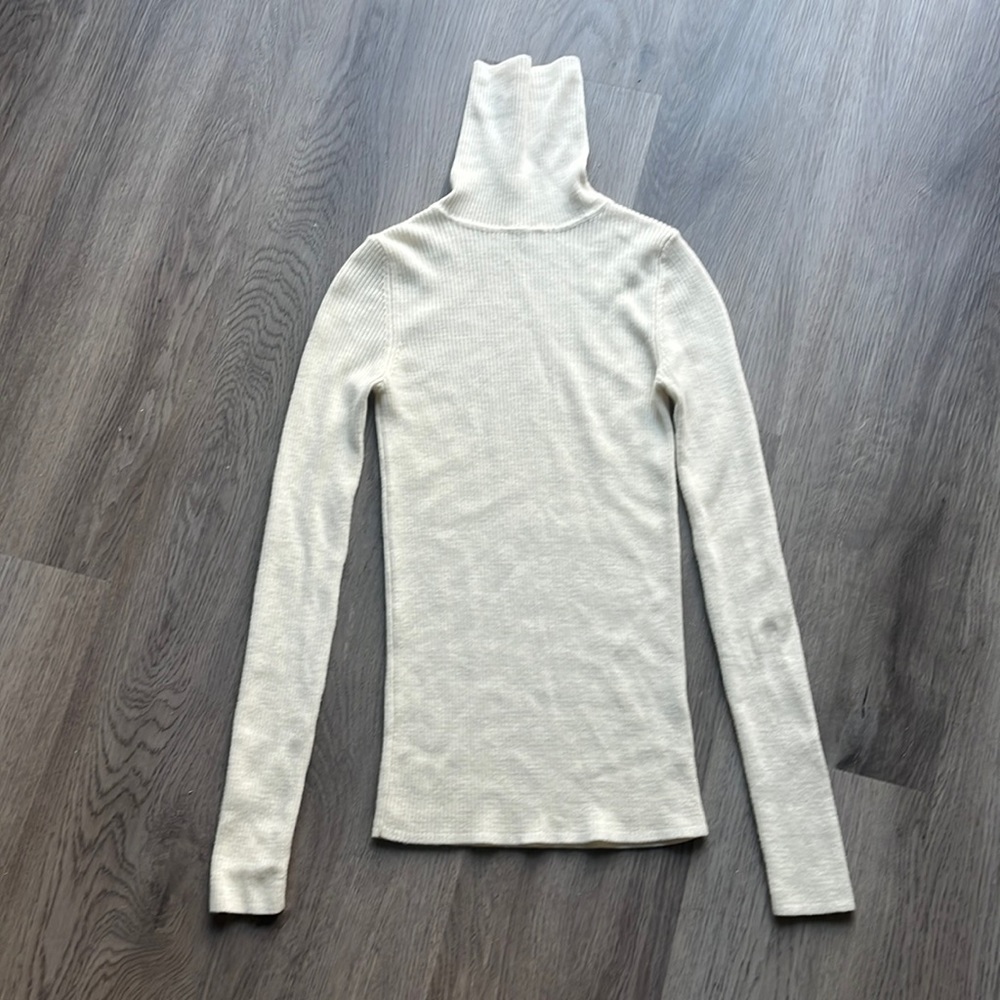 UNIQLO Ribbed Merino Wool Turtleneck Sweater